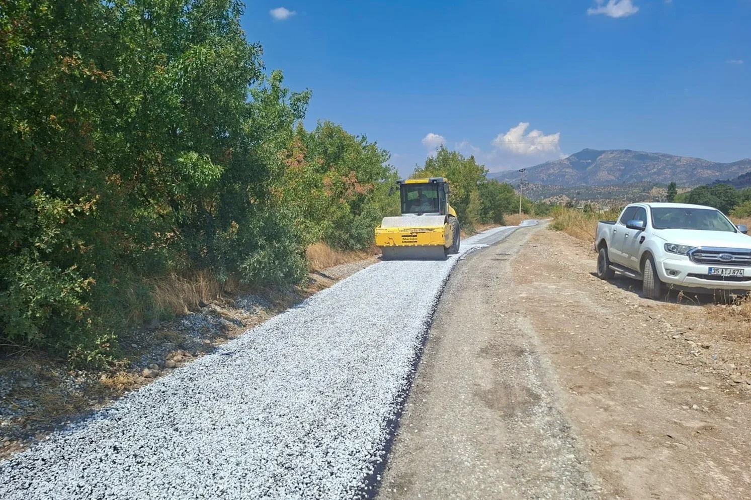 Efeler'de tarım rotalarına modern dokunuş: Üreticinin yolu asfaltla buluştu