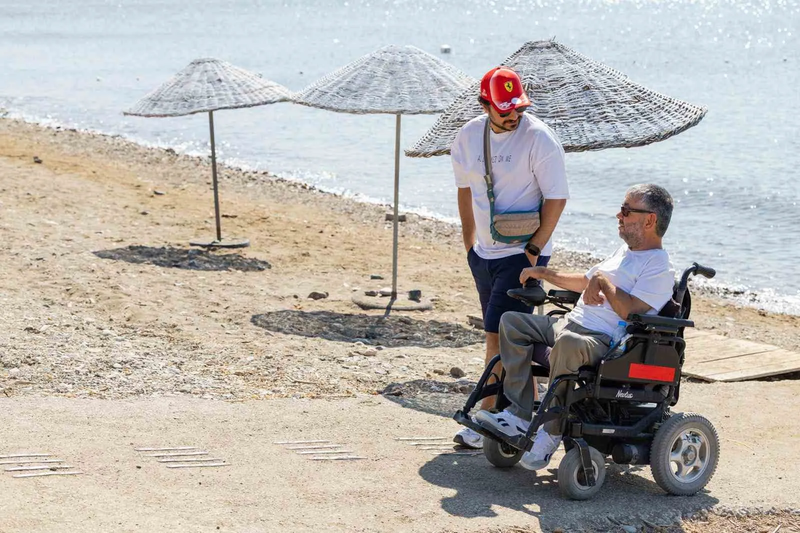 İzmir’de engelleri aşan mavi yolculuk: Plajlar herkes için özgürleşiyor