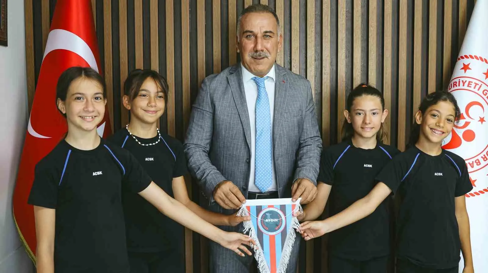 Aydın'ın gurur tablosu: Cimnastikçiler başarılarını İl Müdürü ile kutladı