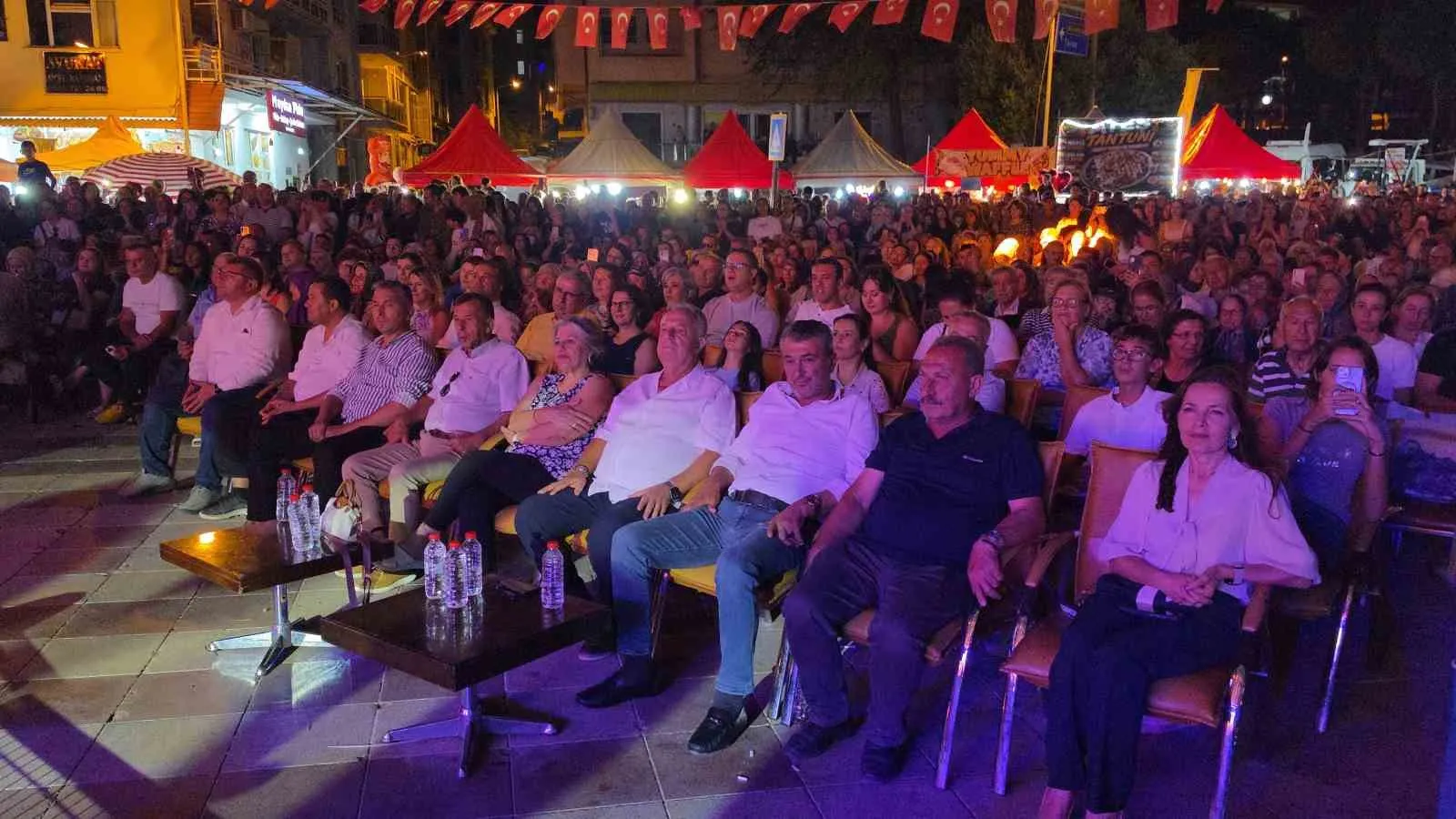 Zafer Bayramı Coşkusu Afrodisias'ta Zara ile Doruk Noktasına Ulaştı