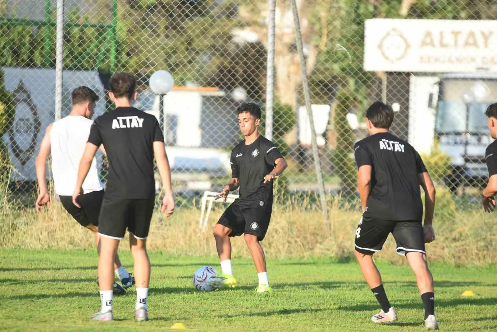 Altay’da yaprak dökümü: Yeni sezon hazırlıklarında 17 isim yok