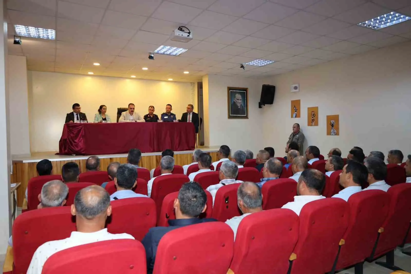 Karacasu’da çözüm odaklı zirve: Muhtarlar mahallelerin nabzını tuttu