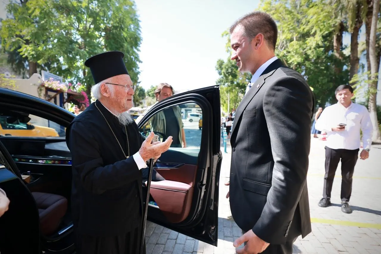 Bodrum’un Kültürel Mirası İçin Anlamlı Buluşma: Patrik Bartholomeos’tan Tarihi Kiliseye Ziyaret
