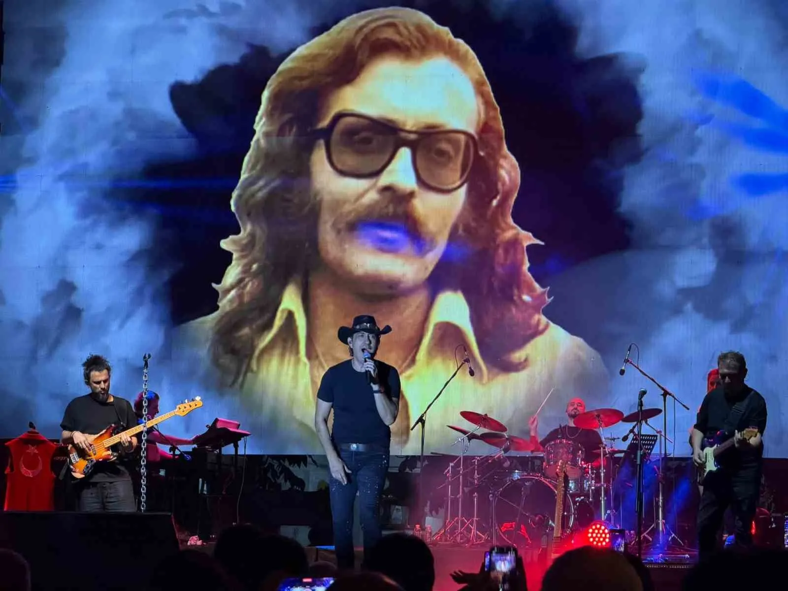 Bekilli’de Kıraç rüzgarı: Anadolu rock efsanelerini sahnede yaşattı