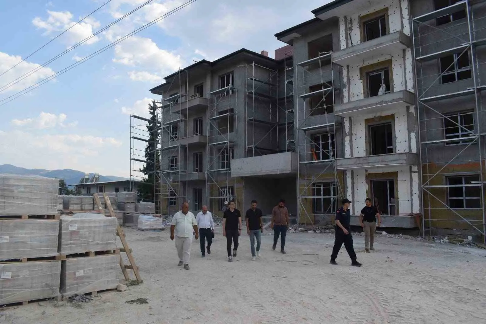 Bozdoğan'da afetzedelerin kapısını çaldı: Devletin desteği yangınzedelerle buluştu