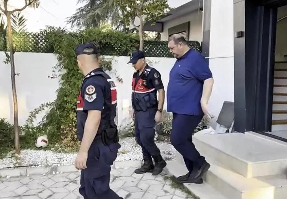 Menderes Belediyesi operasyonunda aranan isim saklandığı adreste bulundu
