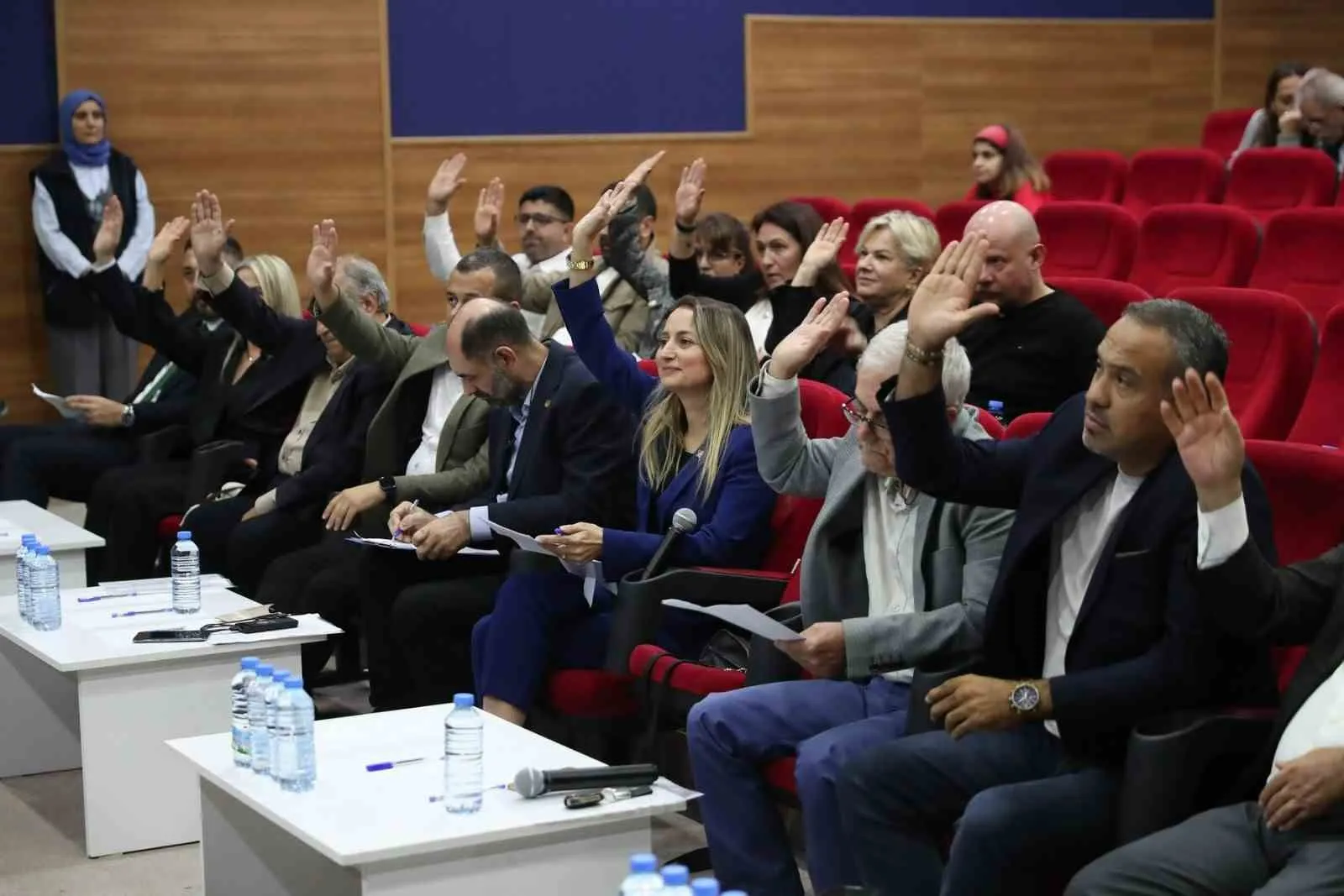 Aliağa Belediye Meclisinde deprem: CHP’de toplu istifa dengeleri değiştirdi