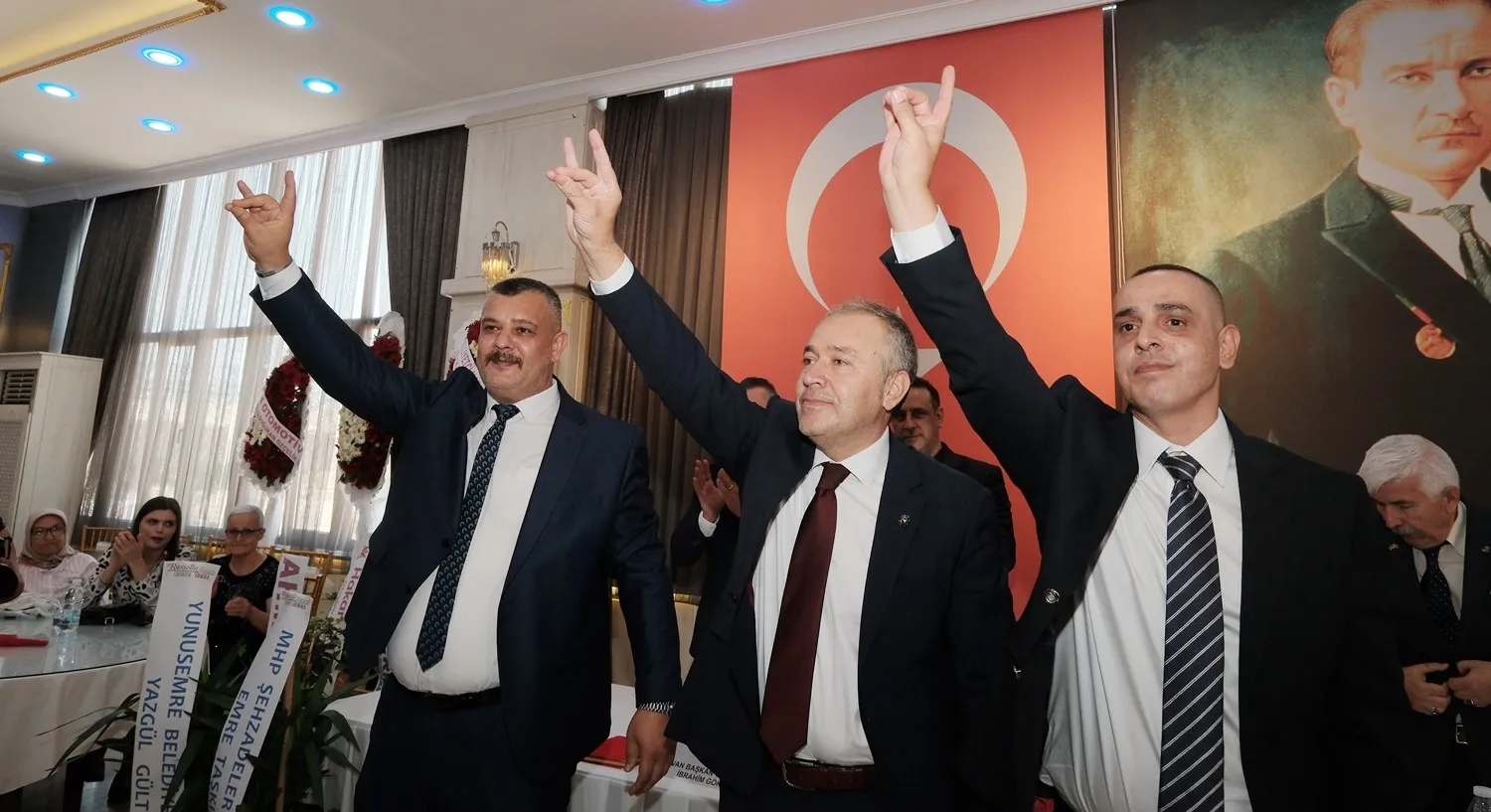 Yunusemre MHP’de bayrak değişimi: Ali Özkan dönemi resmen başladı