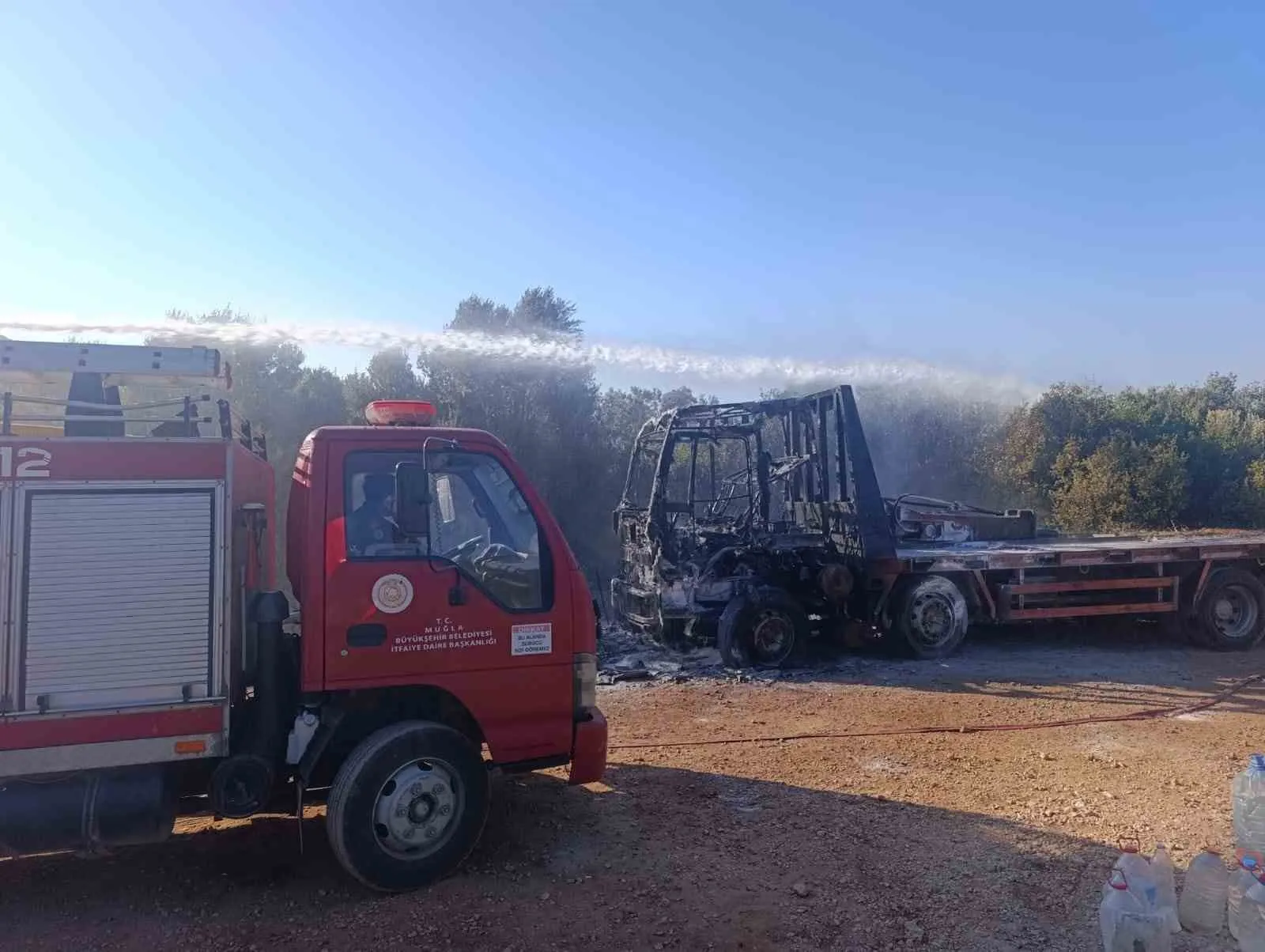 Datça’da Kamyonet Alevlere Teslim Oldu: İki Şüpheli Cezaevinde