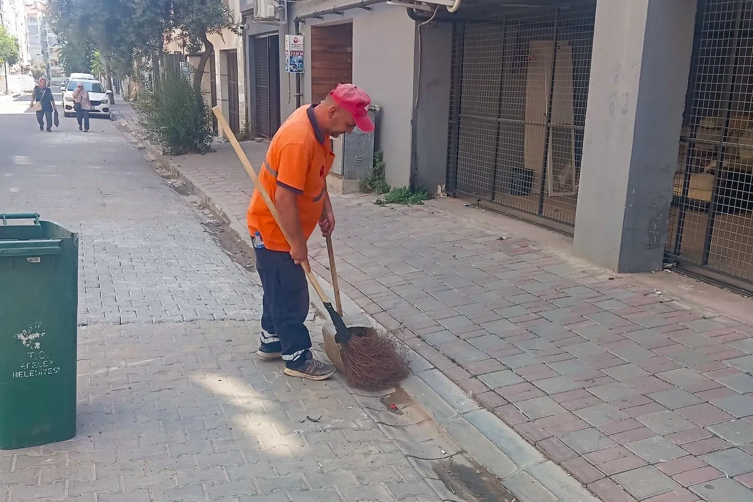 Efeler’de temizlik seferberliği: Sokaklar pırıl pırıl oldu
