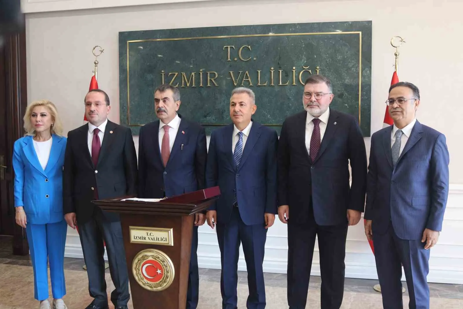 Bakan Tekin'den sivil toplum eleştirilerine yanıt: Çocukların heyecanına bakın