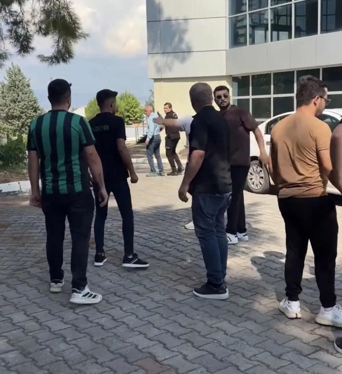 Denizlispor’da hüzünlü veda: Tesislerde başkan ile taraftar karşı karşıya geldi