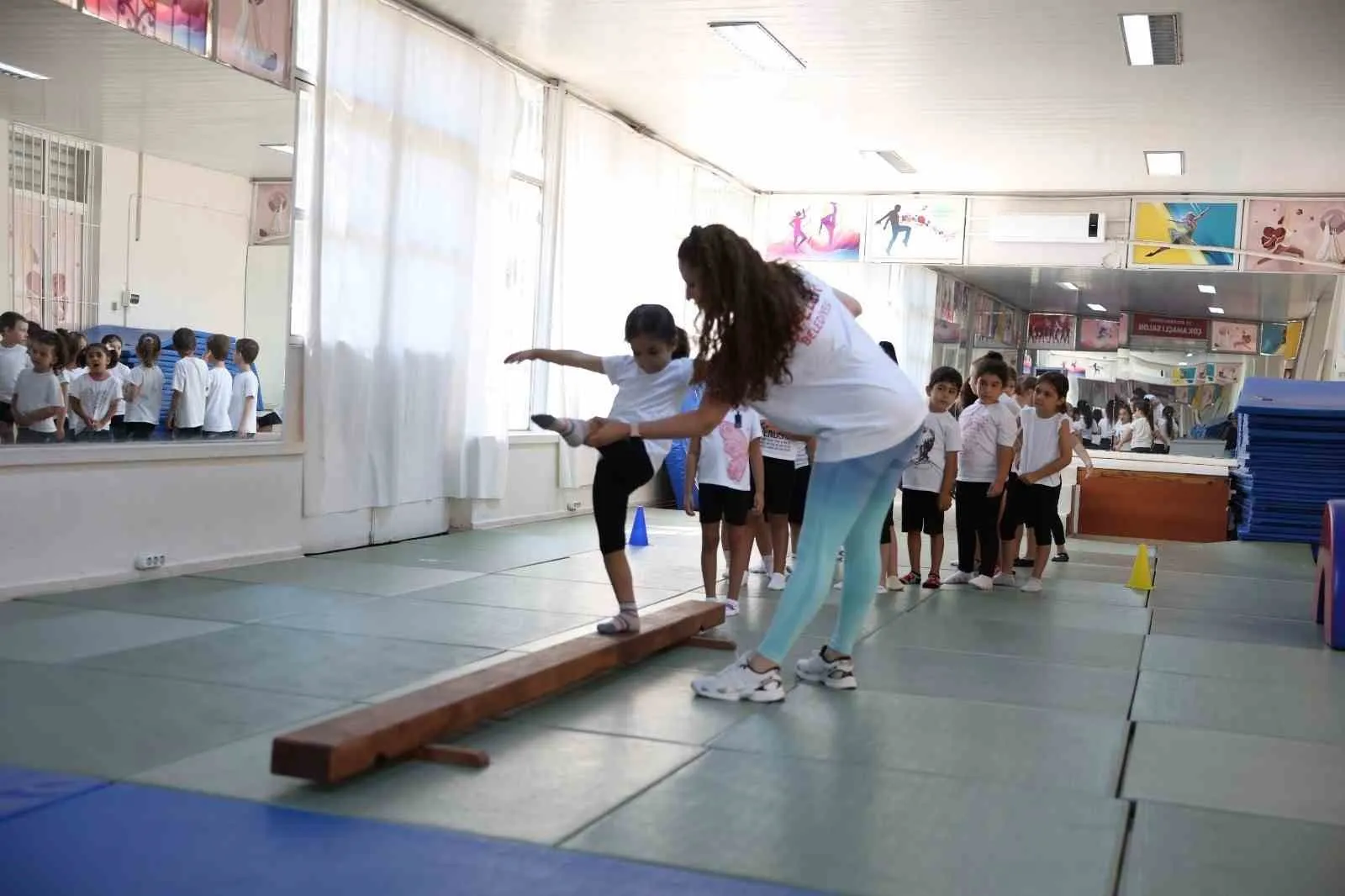 Efelerli minikler tatili sporla taçlandırıyor: Jimnastik salonunda enerji dolu anlar