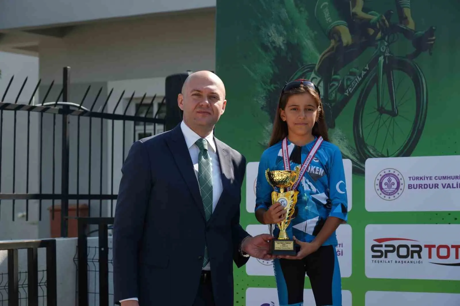 Akhisar’ın pedal şampiyonları Burdur’dan madalyalarla döndü
