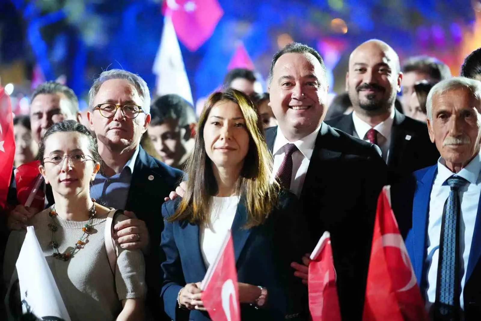 Hadise'li Zafer Gecesi Manisa'da Unutulmaz Anlara Sahne Oldu