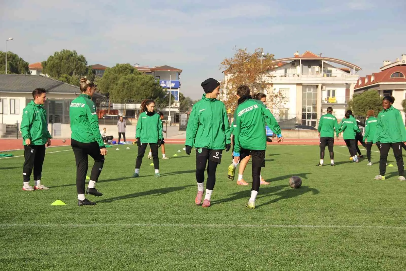 Denizli'nin gururu sessiz çığlık atıyor: Kadın futbolunun kalesi kapanmanın eşiğinde