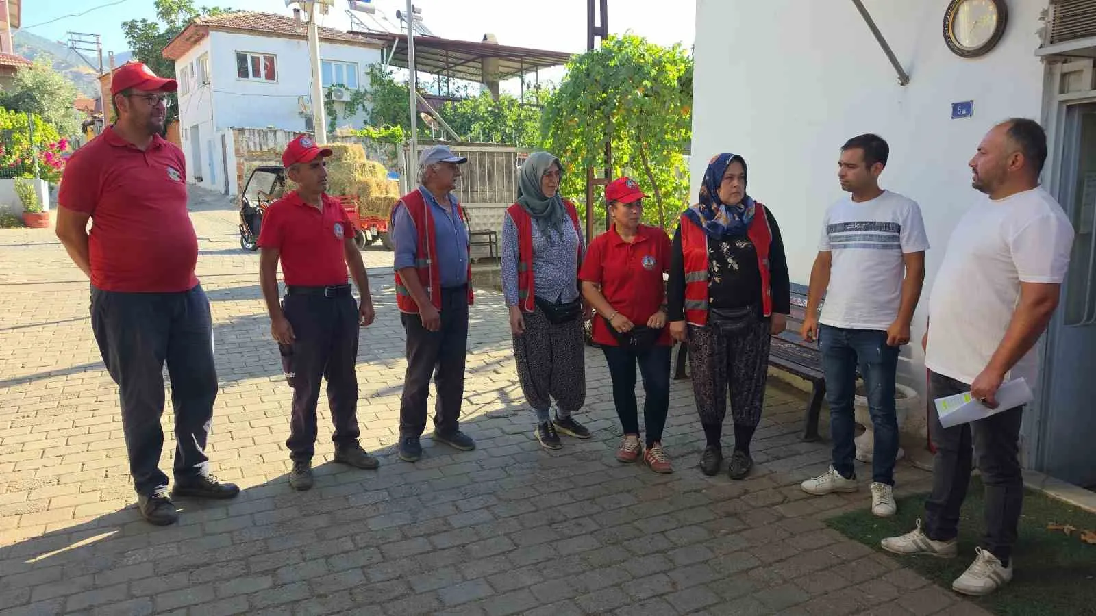 Direksiyonun gücü kadın elinde: Kuyucak’ın ilk kadın şoförü ezberleri bozdu