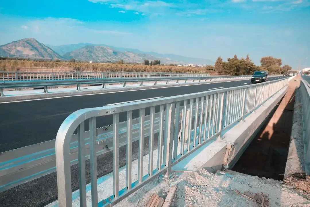 İncirliova’da trafik düğümünü çözecek hamle: Yeni köprü trafiğe açıldı