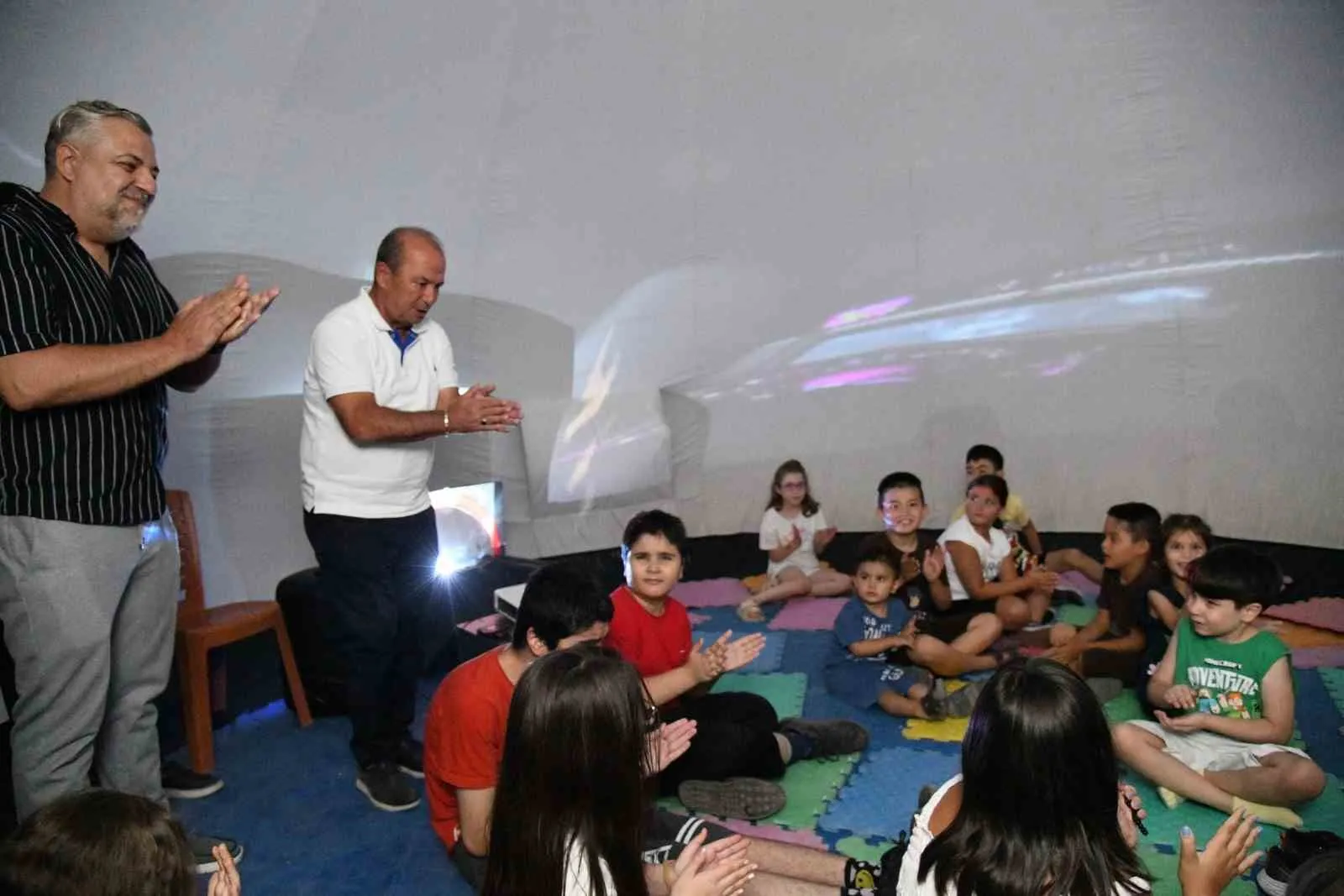 Zafer Bayramı’nda Miniklerin Gökyüzü Macerası: Uzay Çadırına Büyük İlgi