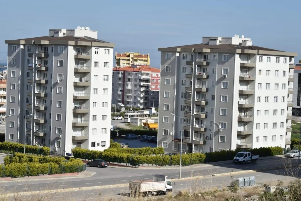 İzmir konut piyasasında durgunluk: Satışlar 6 bin bandına geriledi