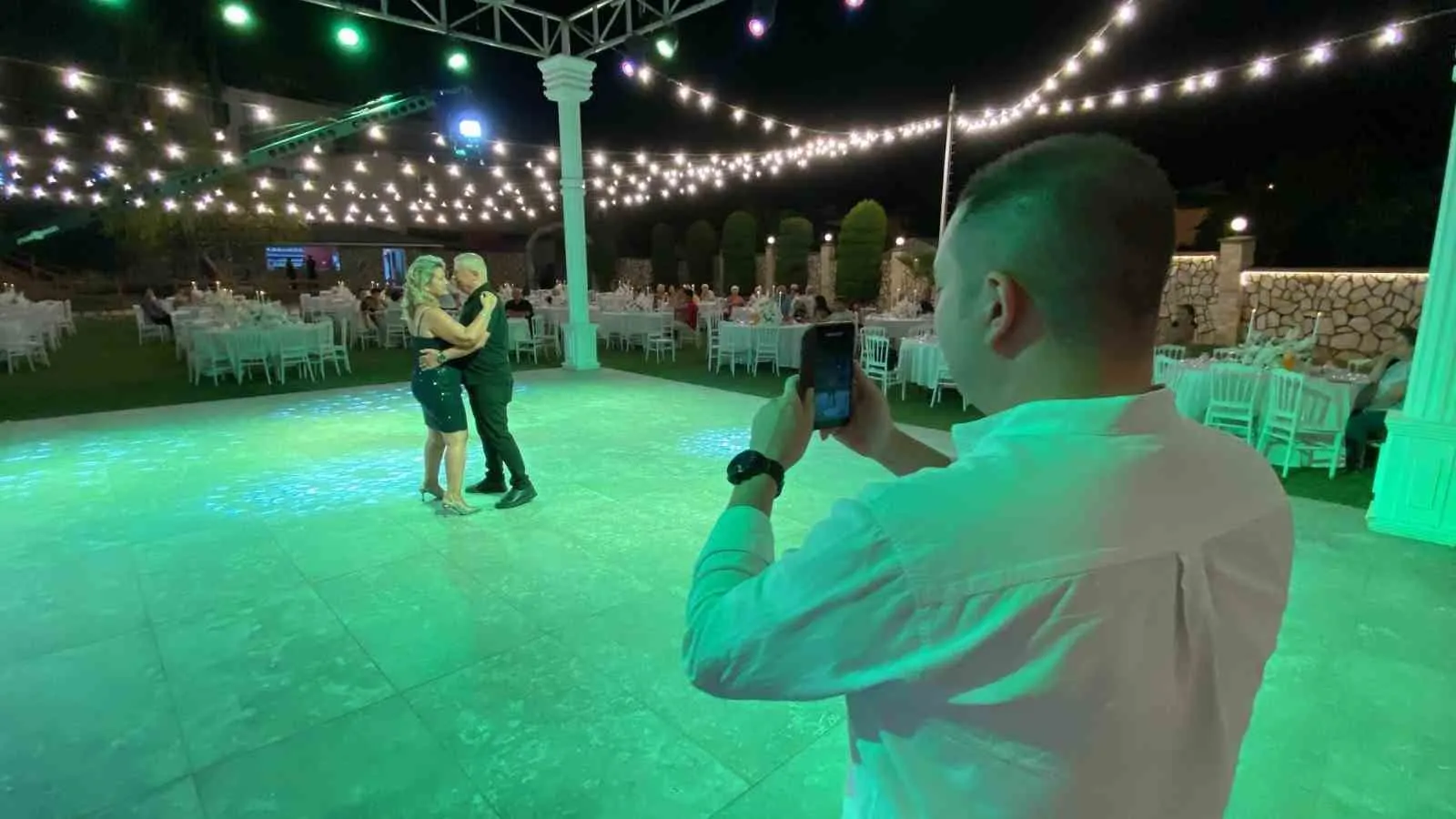 Gelin Adayı Yok, Eğlence Tam Gaz: Damat Düğünü Tek Başına Yaptı