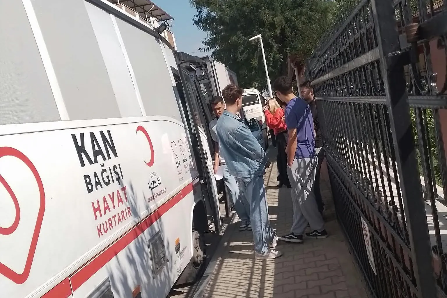 Sarıgöl'de gençlerden sağlık seferberliği: Bir ünite kan binlerce umut
