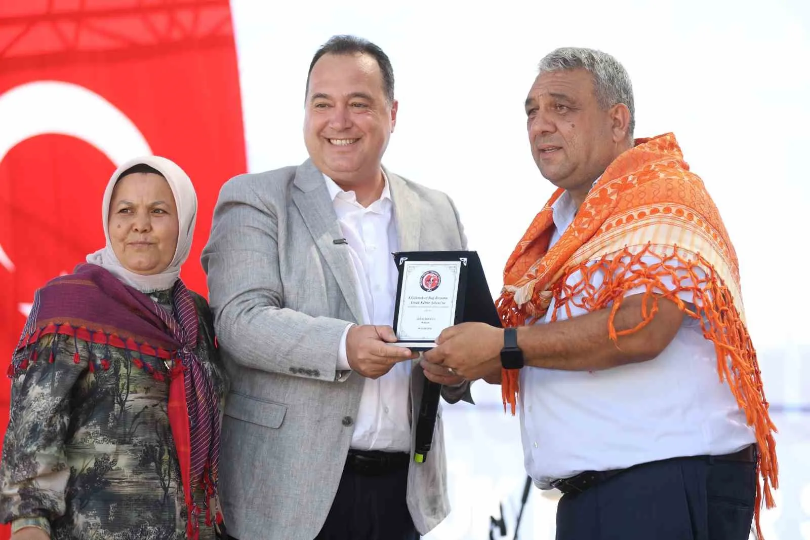 Sancaklıiğdecik’te Yörük rüzgarı: Bağ bozumu coşkusu şenliğe dönüştü