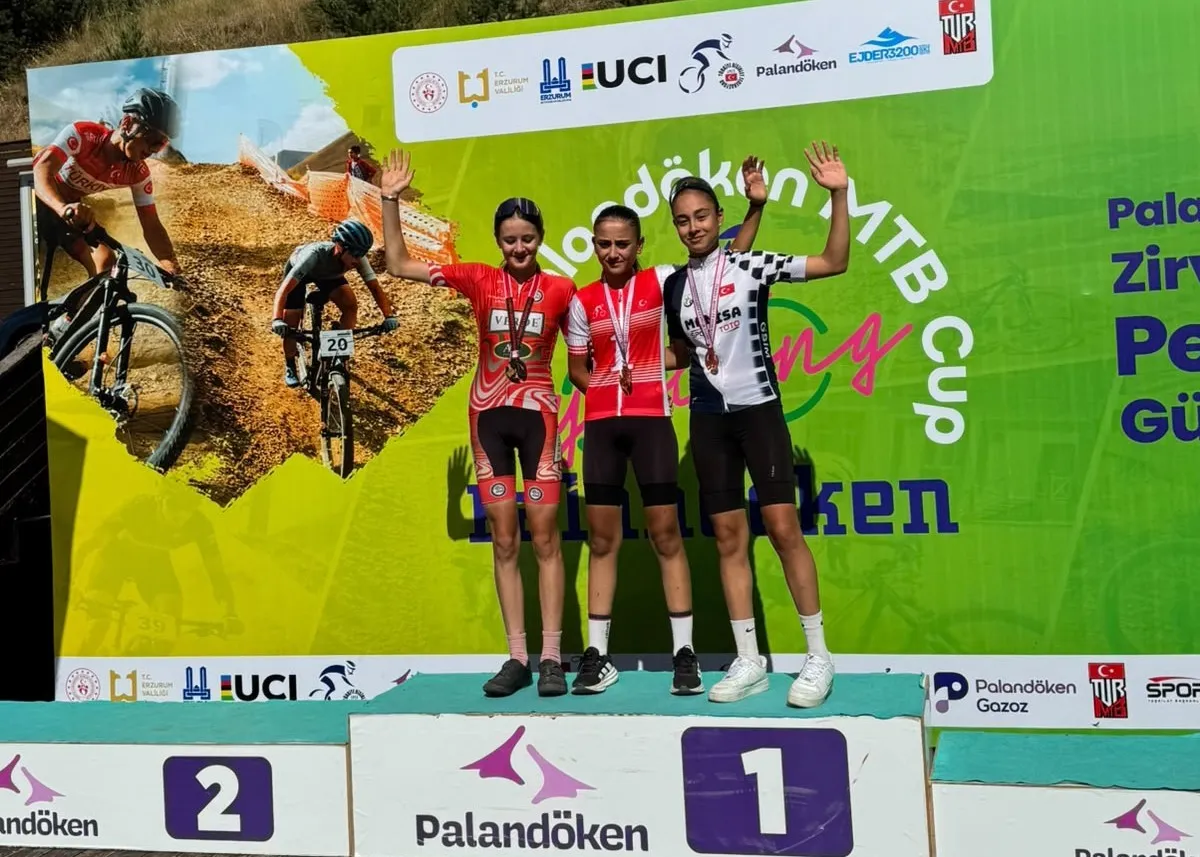 Manisalı pedallar Erzurum'da zirveyi bırakmadı: 14 madalyalık büyük zafer