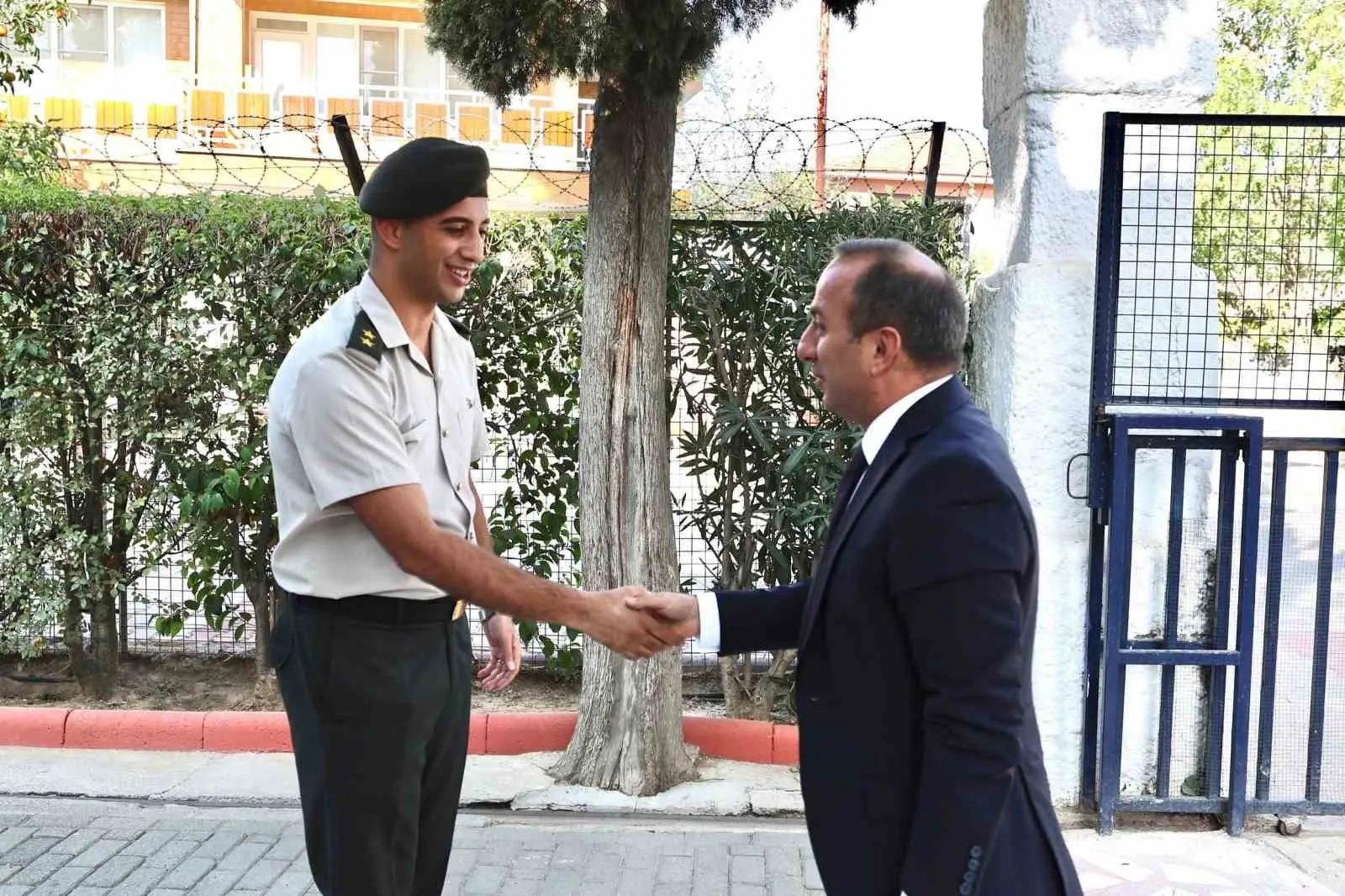Çine’de askerlik şubesinde görev değişimi: Kaymakam Erdoğan’dan ziyaret