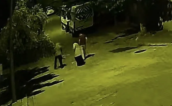 Lüks araçla geldiler, eğlence faciaya dönüyordu: Patlamayan maytap elinde infilak etti