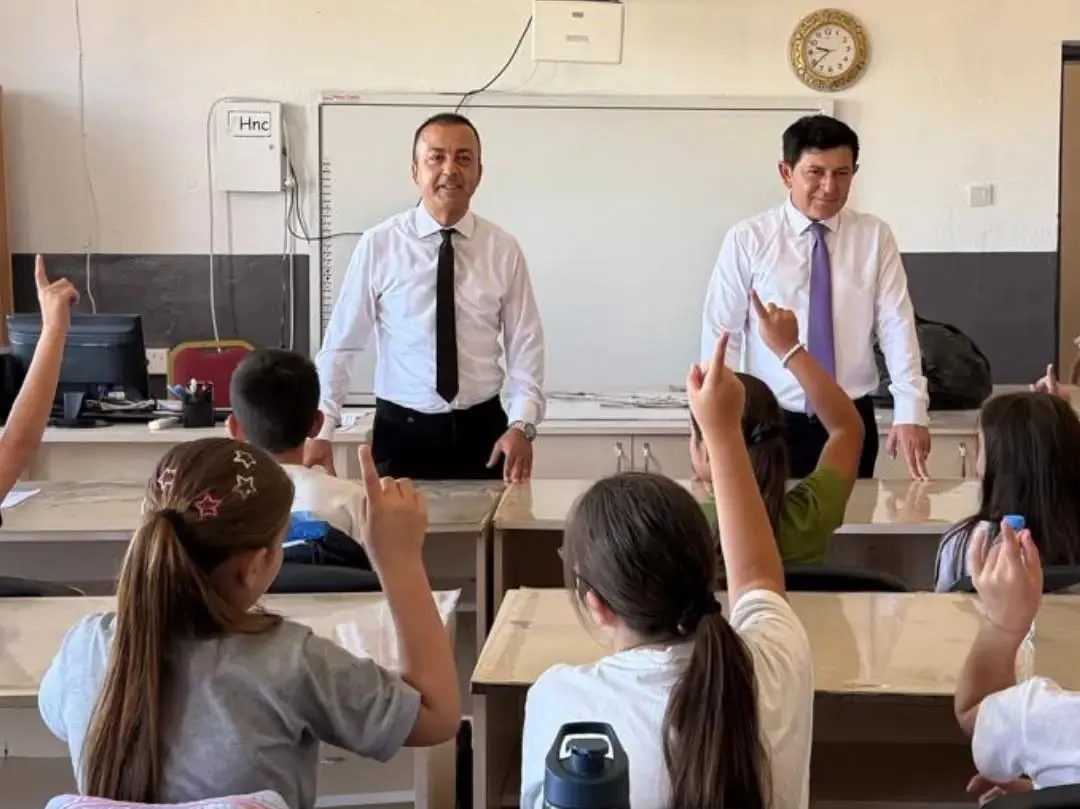 Yenipazar’da okul heyecanı: Minikler yeni sıralarıyla buluştu