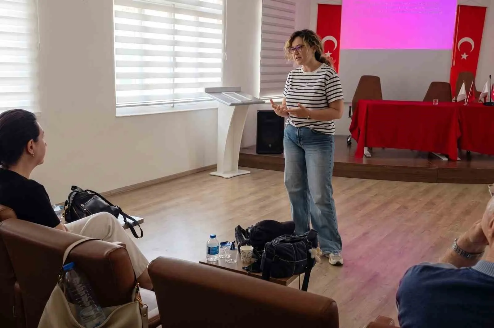 Efeler'de yeni dönem: Yaş almış bireyler için okul kapıları açılıyor