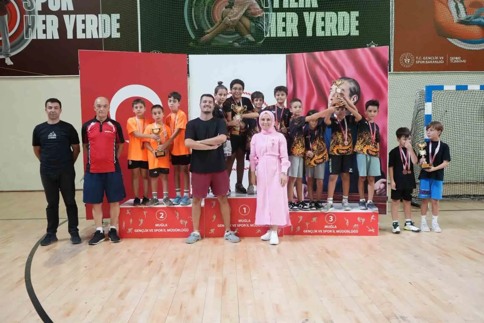 Geleceğin raketleri Menteşe’de sahne aldı: İl birinciliğinde madalyalar sahiplerini buldu
