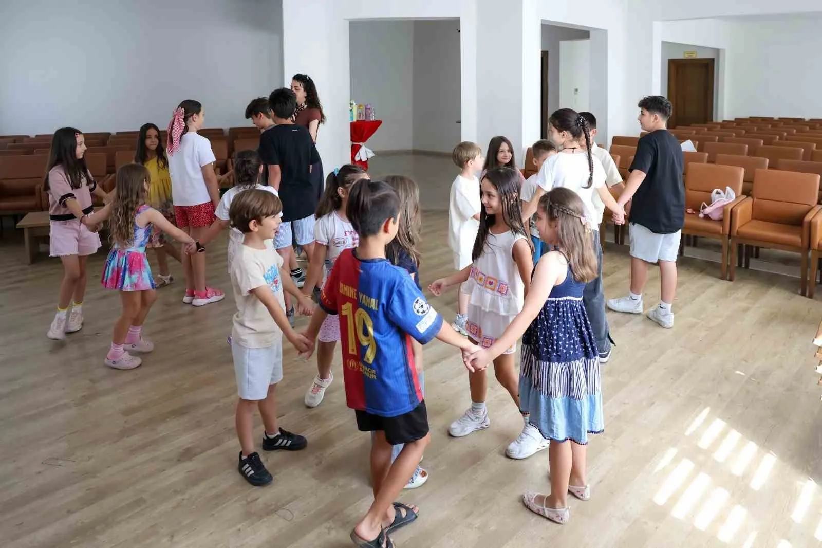Efelerli gençlerin yeni rotası belli oldu: Ücretsiz atölyeler için kayıt dönemi başladı