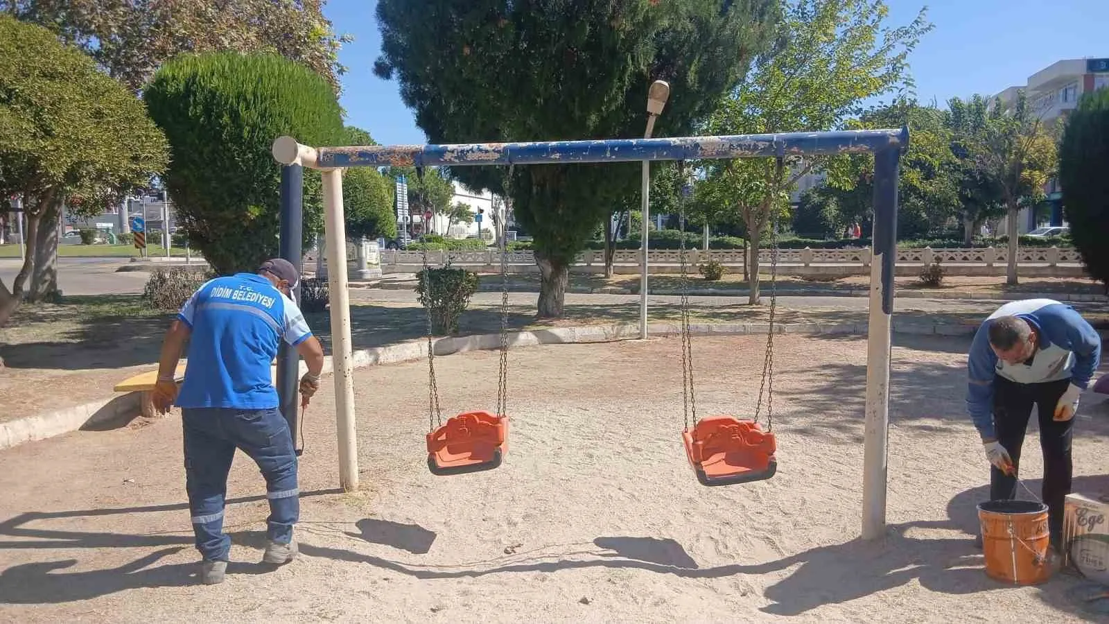 Didim’de yeşil alanlara estetik dokunuş: Parklar yenileniyor