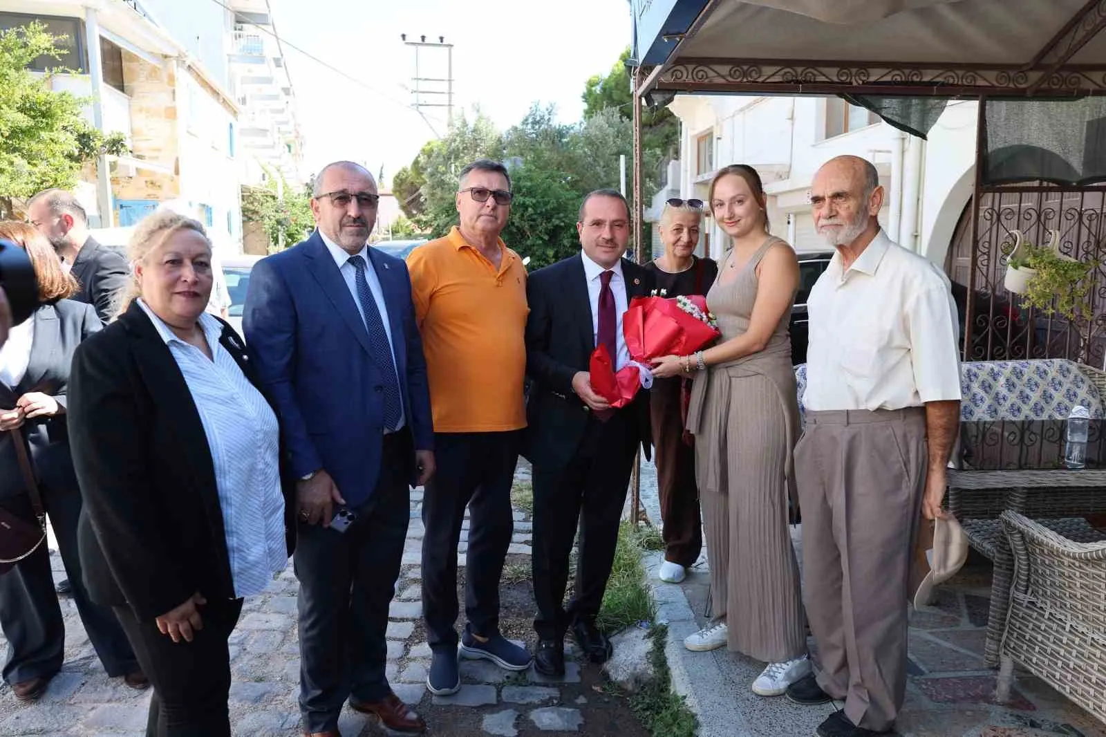 Foça'da yeni dönem: AK Parti'den belediye başkanına ziyaret