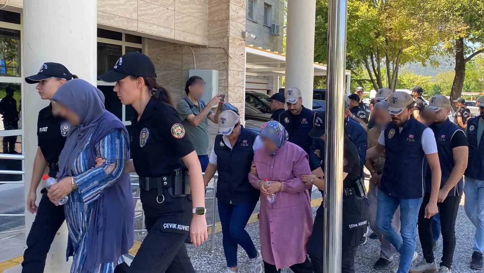 Suikast firarisinin yardım ağı çökertildi: 10 şüpheli hakim karşısında