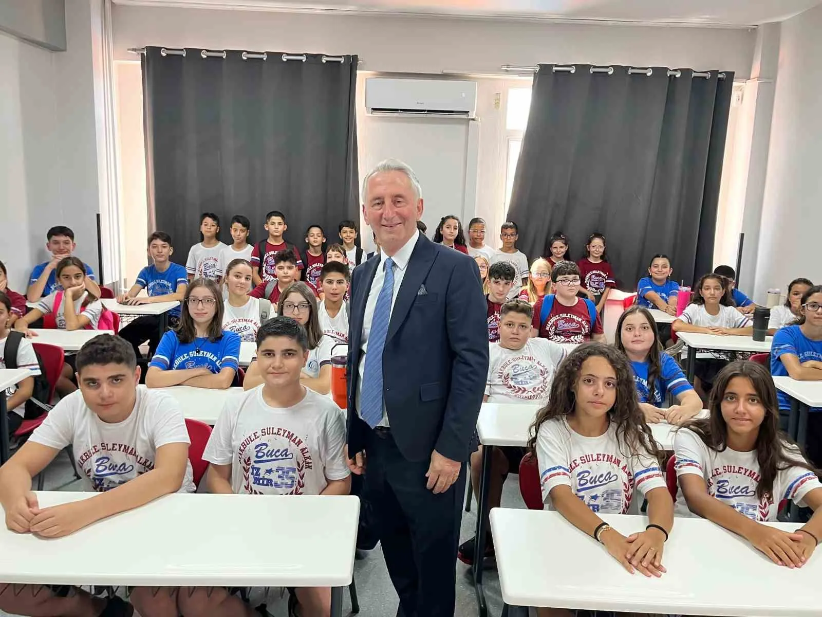 İzmir’in İkizler Üssü: Bir okulda 54 öğrenci aynı anda aynı heyecanı paylaşıyor