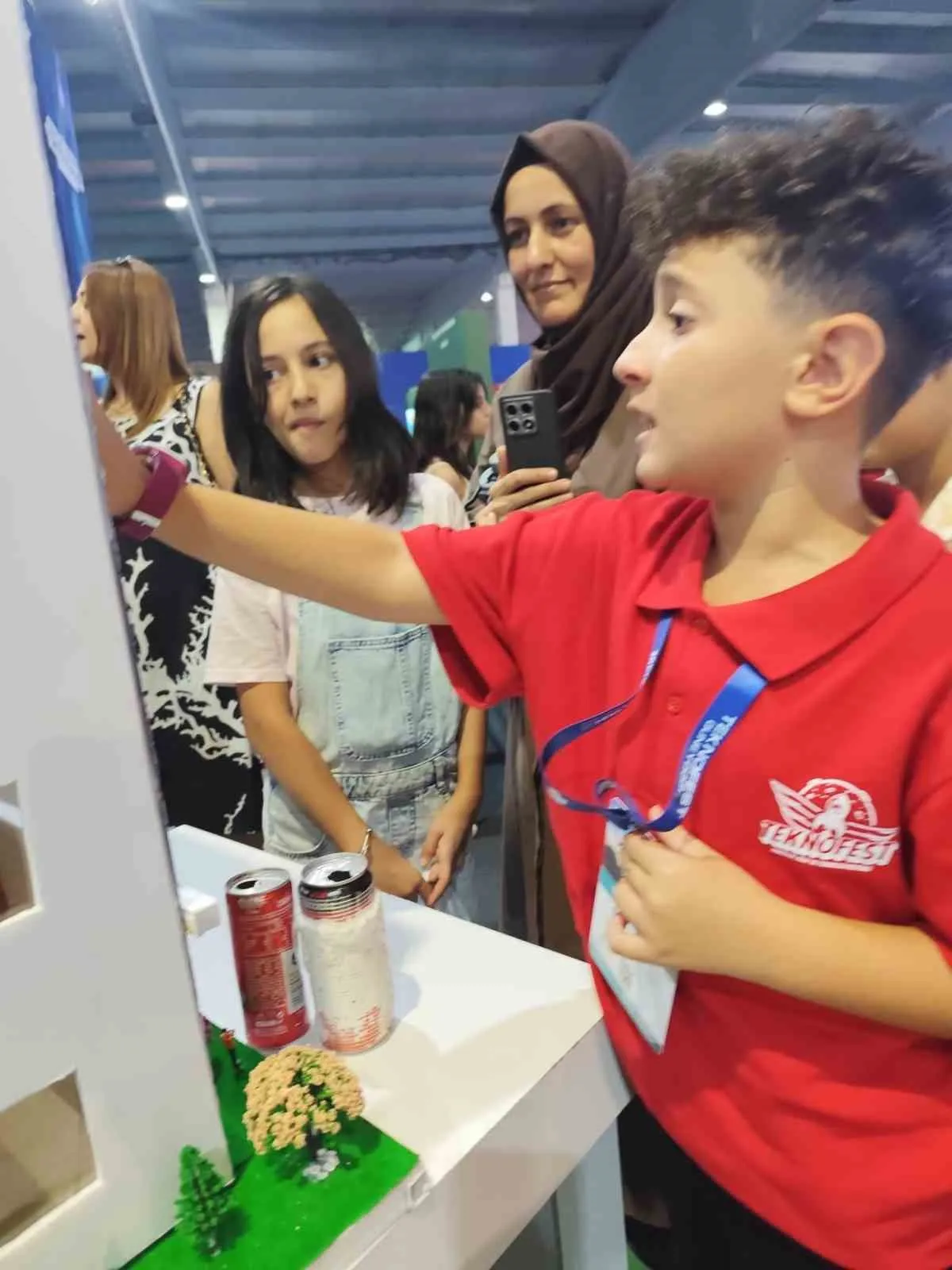 Minik mucitlerden büyük başarı: Yangınlara karşı dumanı dize getiren proje finalde