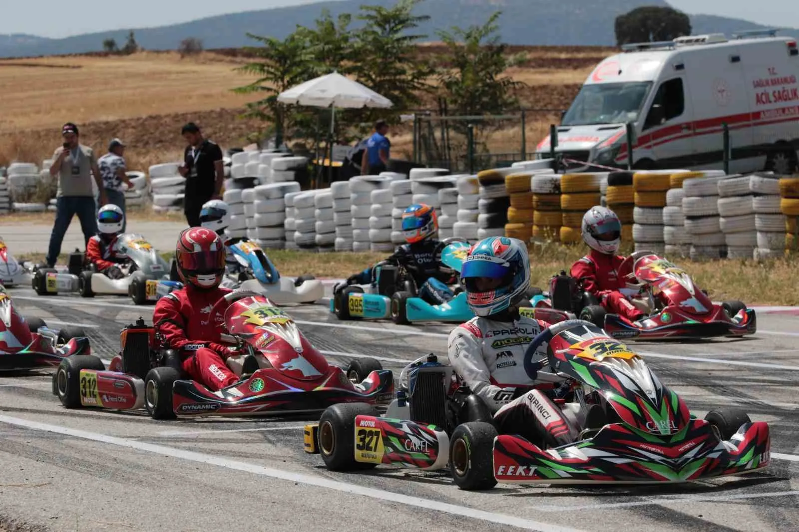 Uşak’ta motor sesleri zirveye çıktı: Karting heyecanı nefes kesti