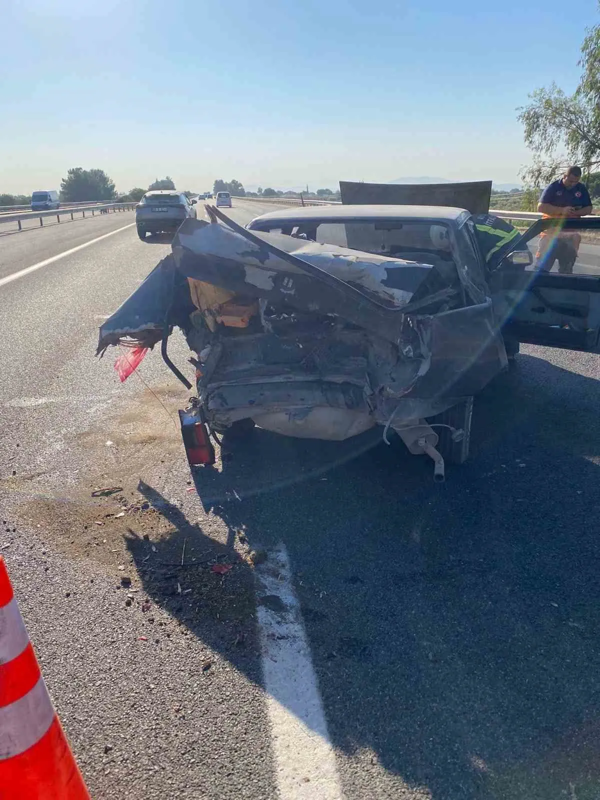 Otobanda can pazarı: İncirliova'da otomobiller birbirine girdi