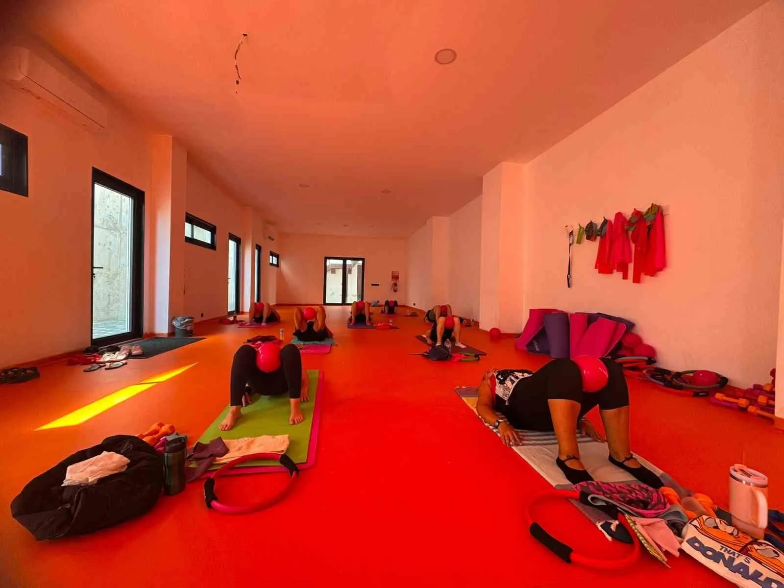 Bodrum'da sağlıklı yaşam hareketi: Yüzlerce kişi pilatesle form tutuyor