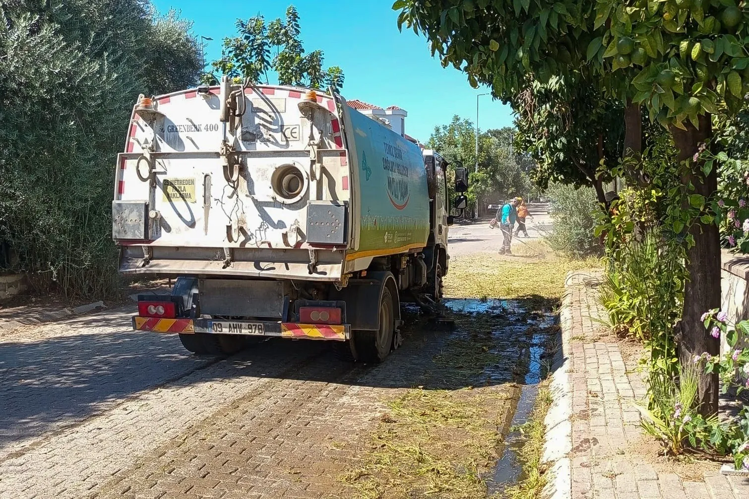 Efeler’de tertemiz bir çevre için mesai saati kavramı kalktı