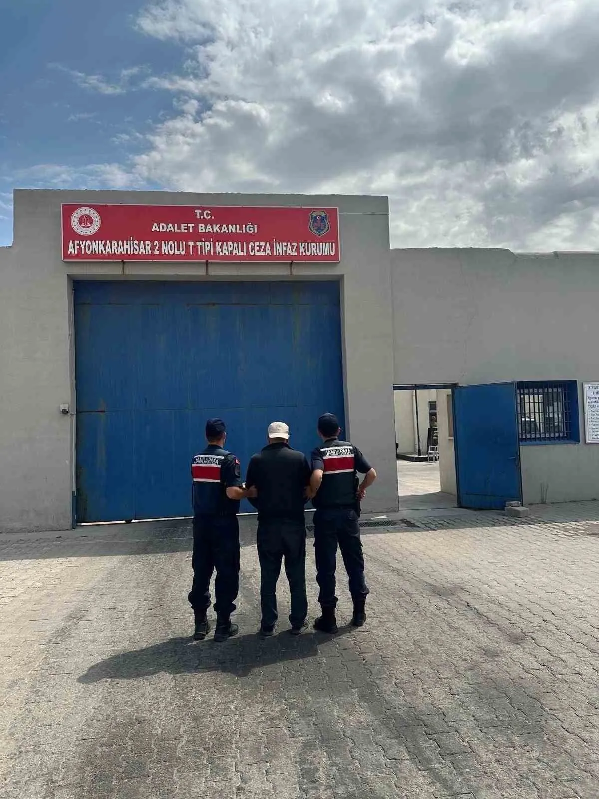 Afyonkarahisar'da jandarmadan kaçamadılar: 35 gözaltı