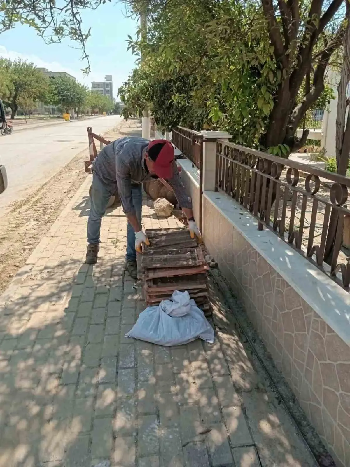 Germencik'te sokaklar çöp değil yaşam alanı: Belediyeden kritik uyarı