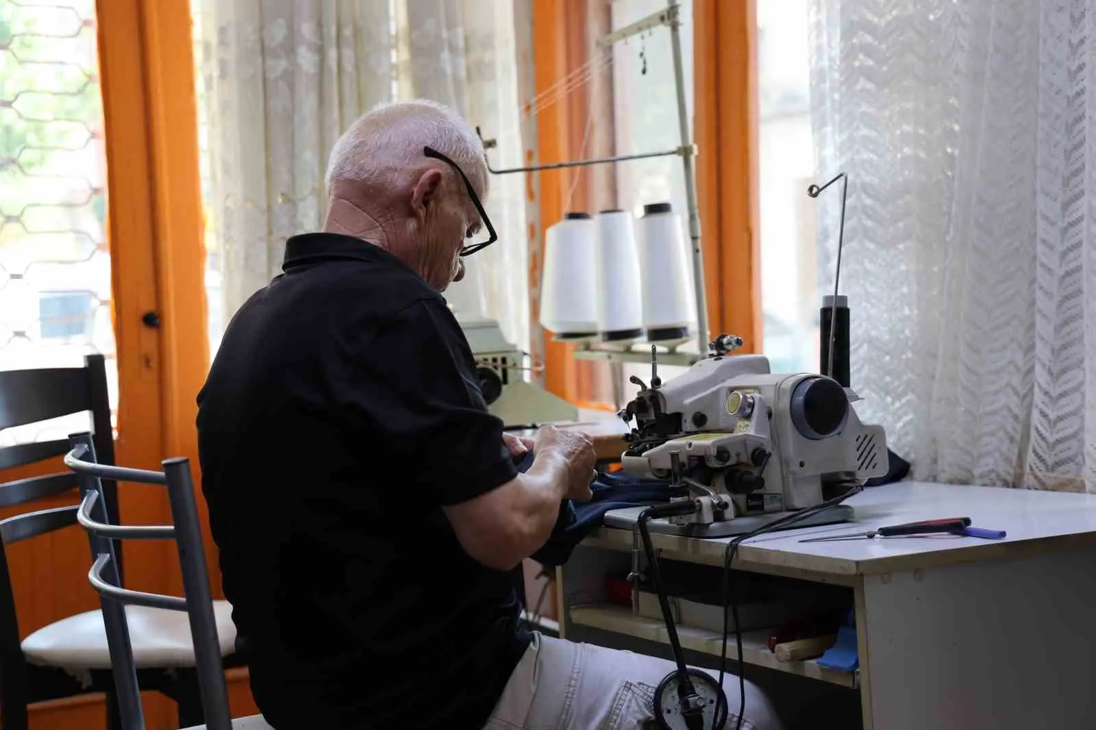 Emeklilik hayali kabusa dönünce 70 yaşında tezgahın başına geçti