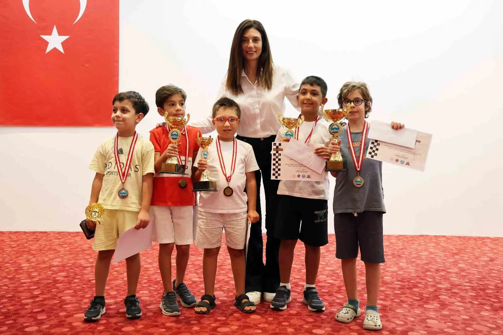 Söke’de satranç rüzgarı: 172 zihin hamlelerini şampiyonluk için yaptı