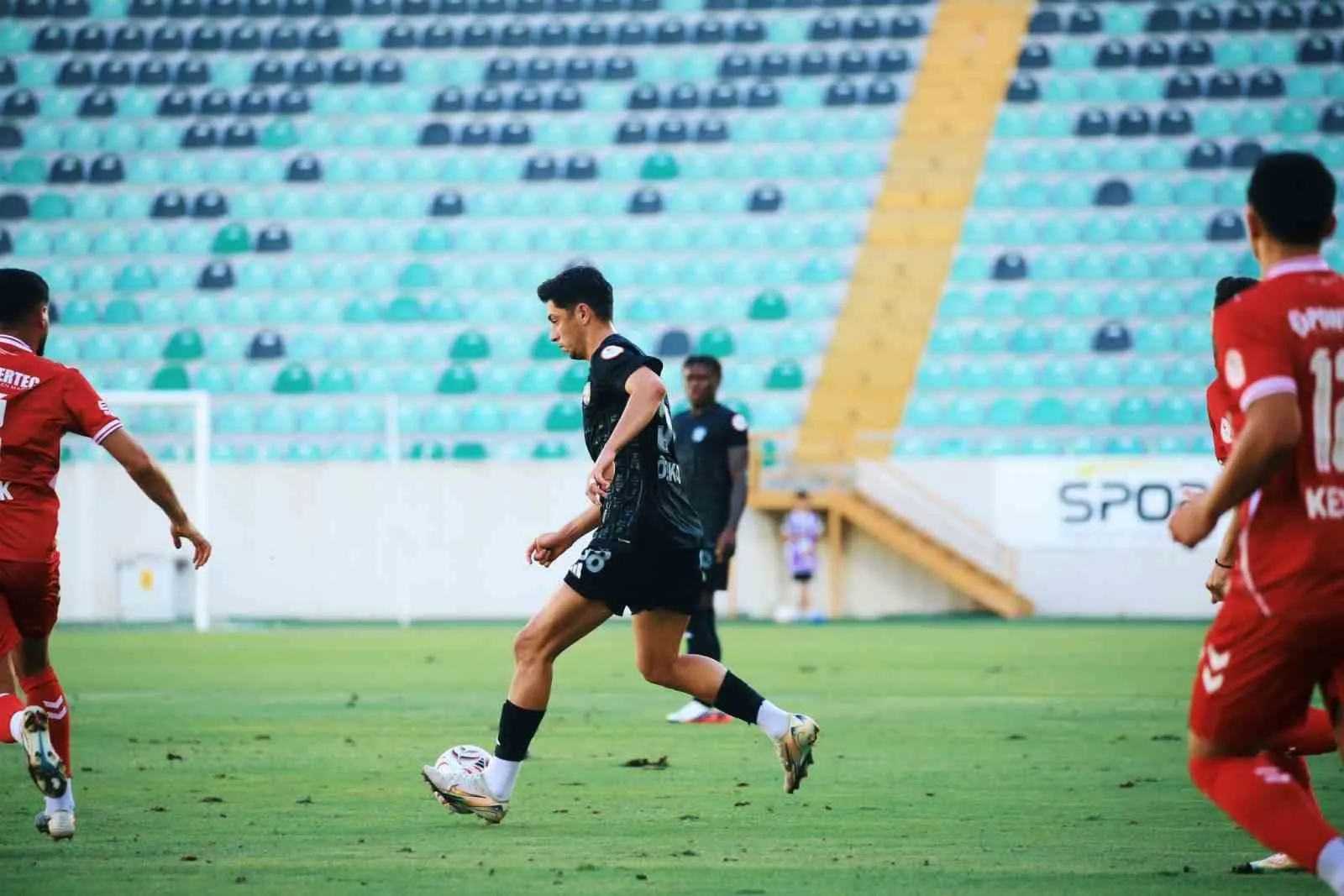 Akhisar'da puanlar paylaşıldı: Vanspor FK son bölümde nefes aldı