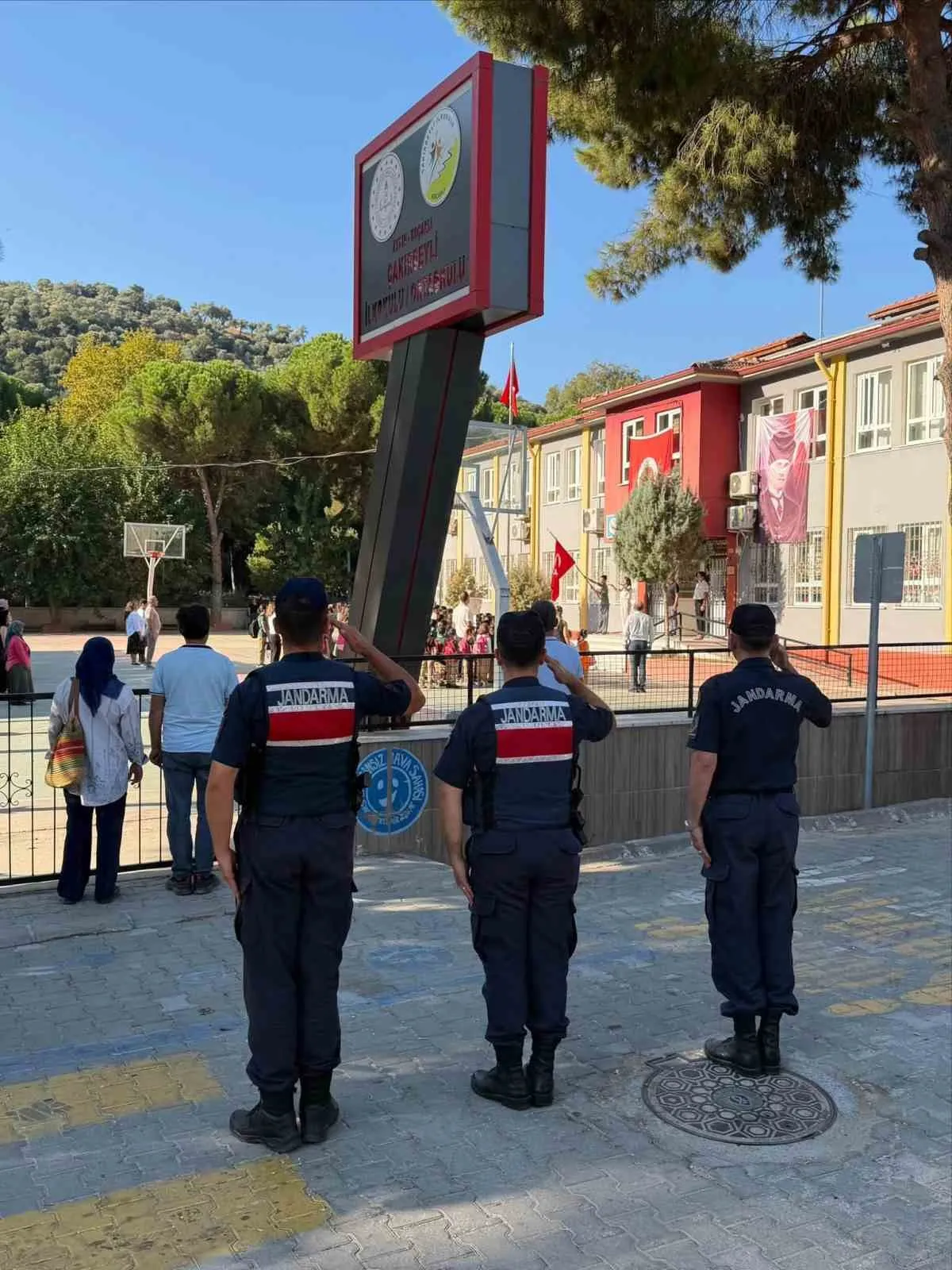 Koçarlı’da eğitim mesaisi başladı: Okul yollarında sıkı güvenlik çemberi