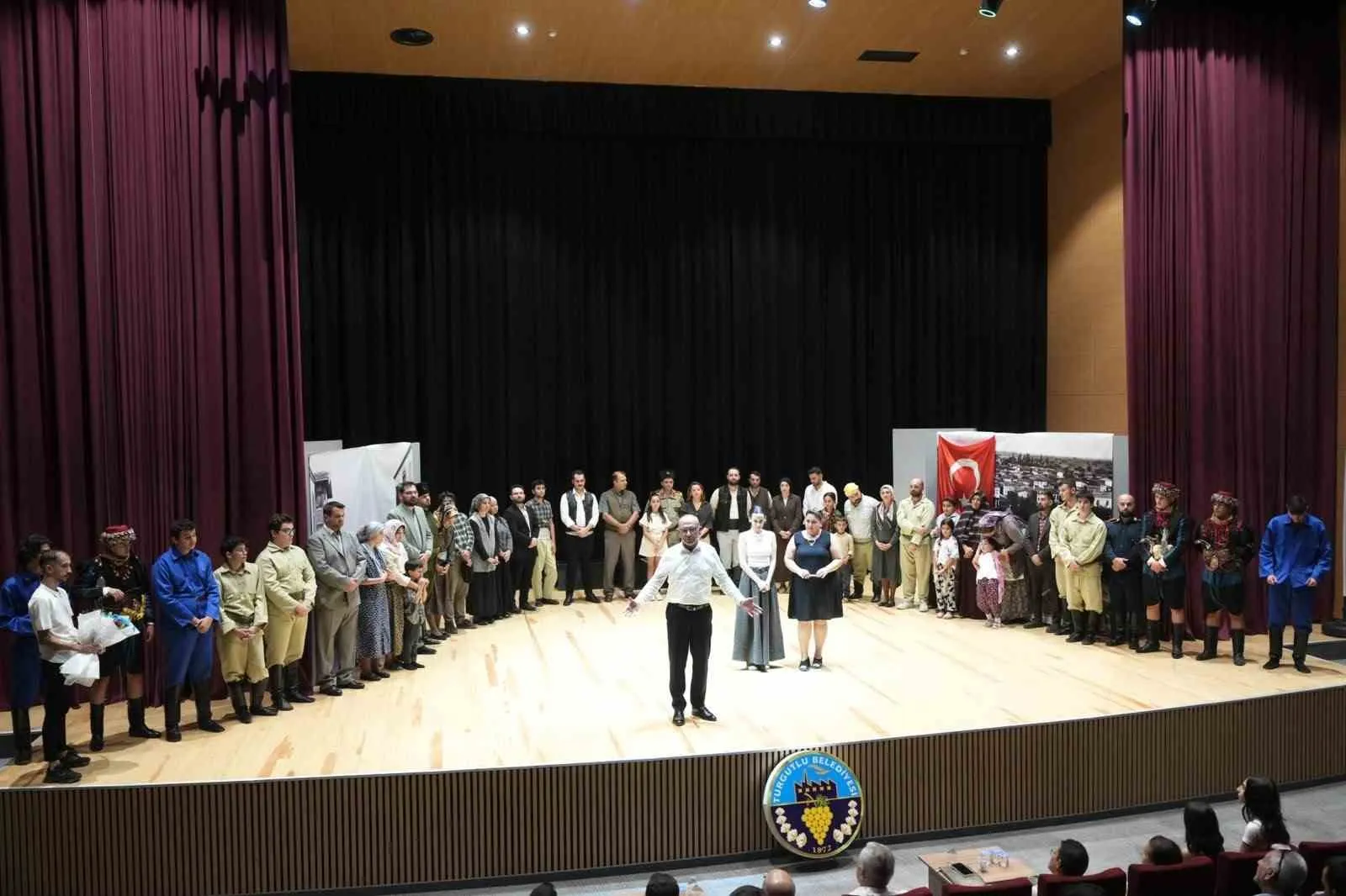 Turgutlu’nun hafızası sahnede canlandı: Bir kentin yeniden doğuş öyküsü